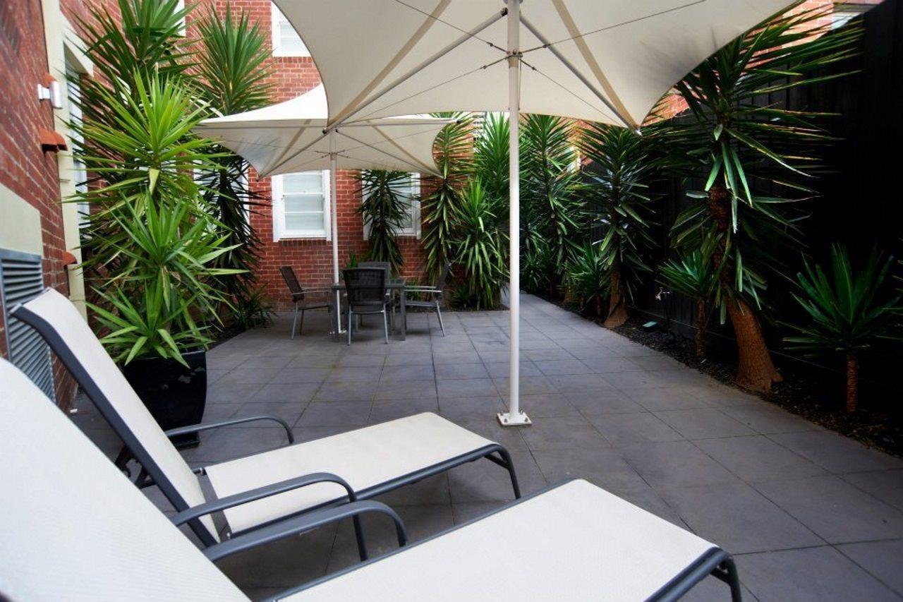 Quest East Melbourne Aparthotel Exterior foto