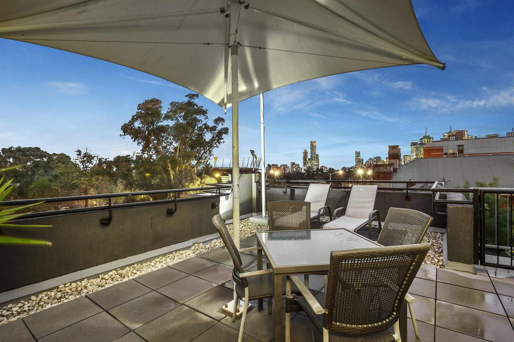 Quest East Melbourne Aparthotel Exterior foto